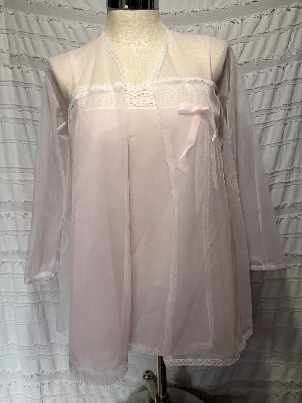 Vintage Olga lace trimmed sheer chiffon babydoll nightgown & peignoir robe